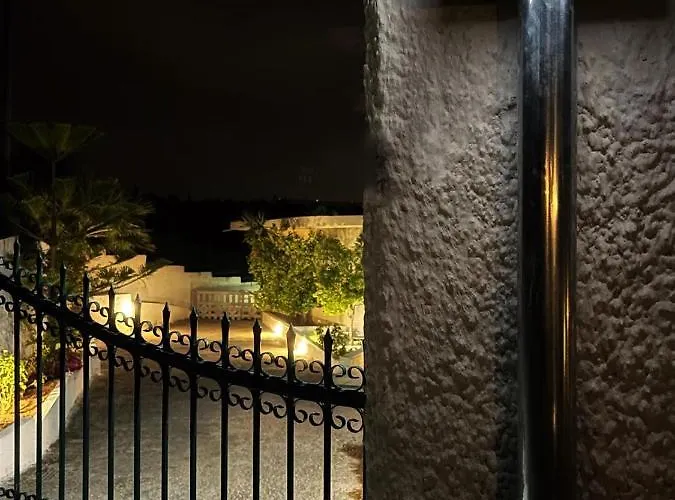 Hill House Near Athen\'S Airport